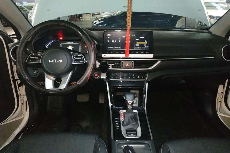 Used Kia K3 2021 Revised 1.5L CVT Fashion Edition Center Console