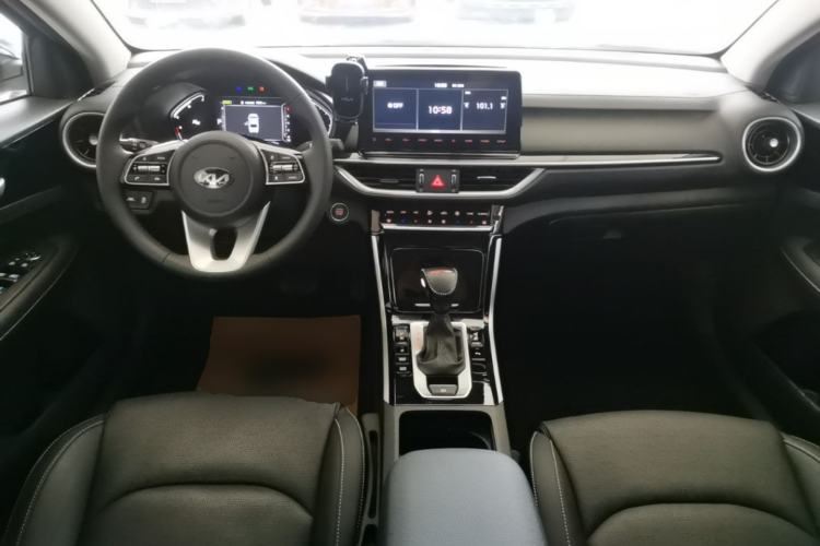 Used Kia K3 2021 1.5L CVT Luxury Edition Center Console