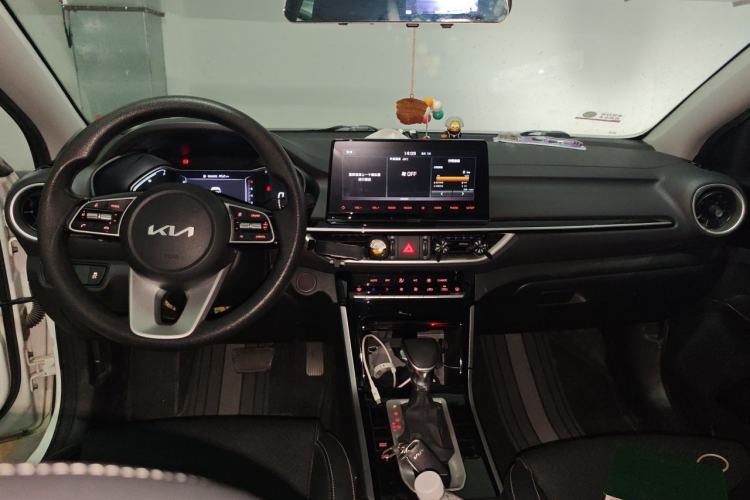Used Kia K3 2021 1.5L CVT Fashion Edition Center Console
