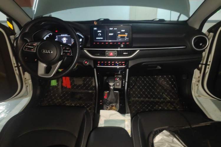 Used Kia K3 2021 1.5L CVT Fashion Edition Center Console