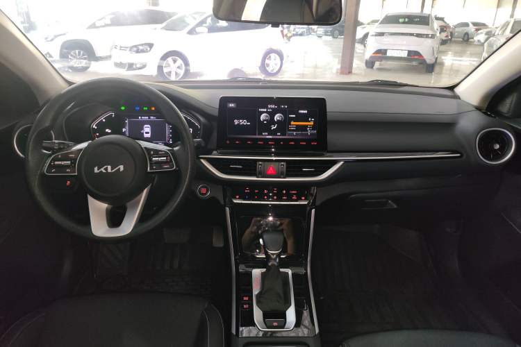 Used Kia K3 2021 Revised 1.5L CVT Fashion Edition Center Console