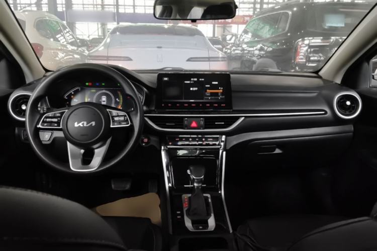 Used Kia K3 2021 Revised 1.5L CVT Fashion Edition Center Console