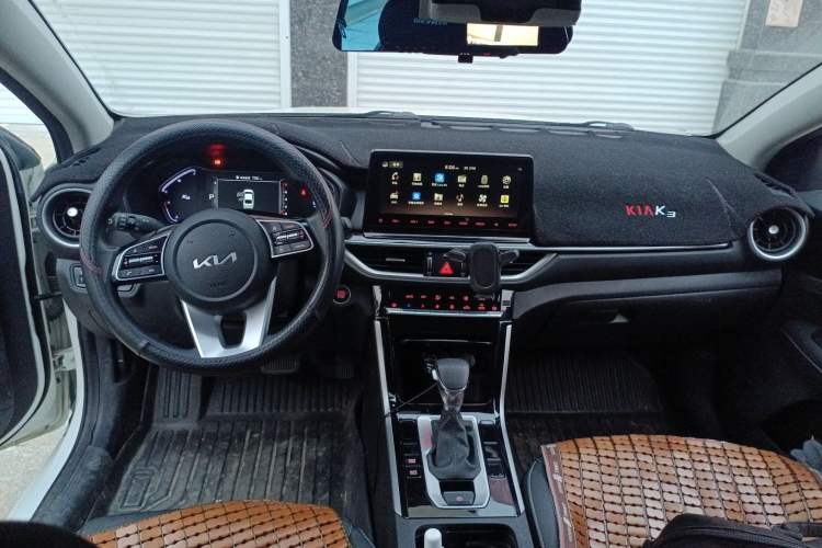 Used Kia K3 2021 Revised 1.5L CVT Fashion Edition Center Console