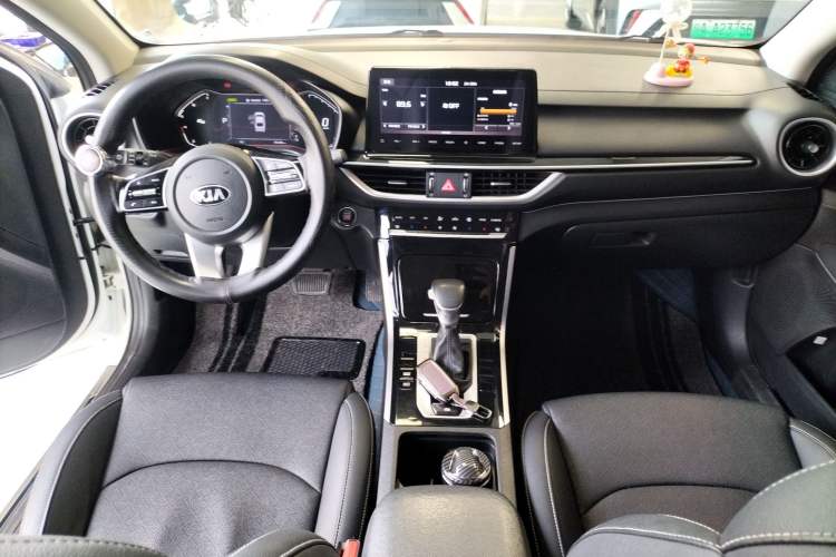 Used Kia K3 2021 1.5L CVT Fashion Edition Center Console