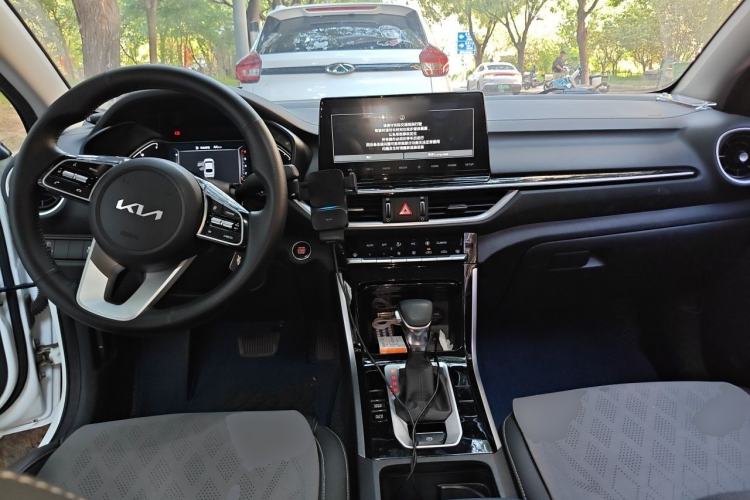 Used Kia K3 2021 Revised 1.5L CVT Fashion Edition Center Console
