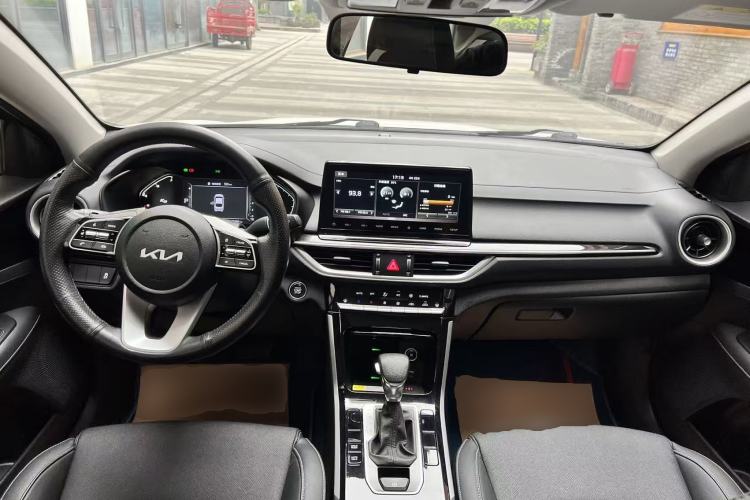 Used Kia K3 2021 Revised 1.5L CVT Fashion Edition Center Console
