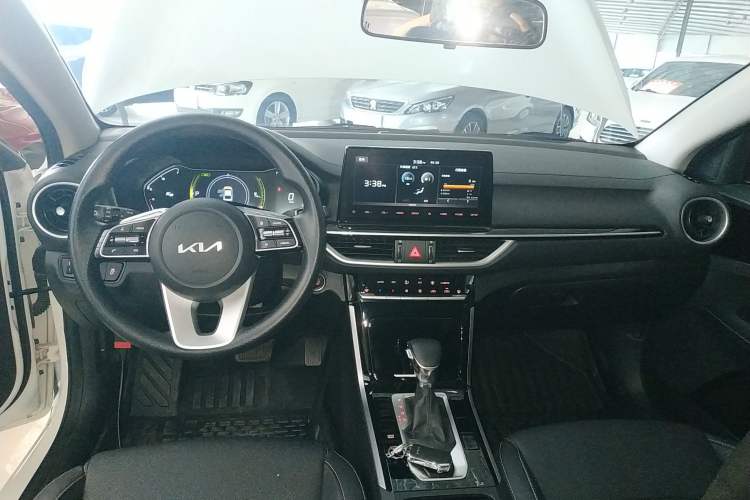 Used Kia K3 2021 Revised 1.5L CVT Fashion Edition Center Console