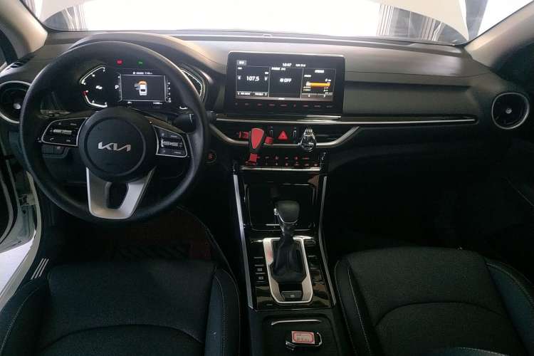 Used Kia K3 2021 Revised 1.5L CVT Fashion Edition Center Console