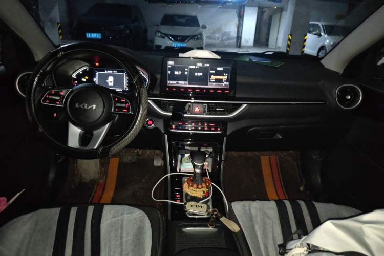 Used Kia K3 2021 Revised 1.5L CVT Fashion Edition Center Console