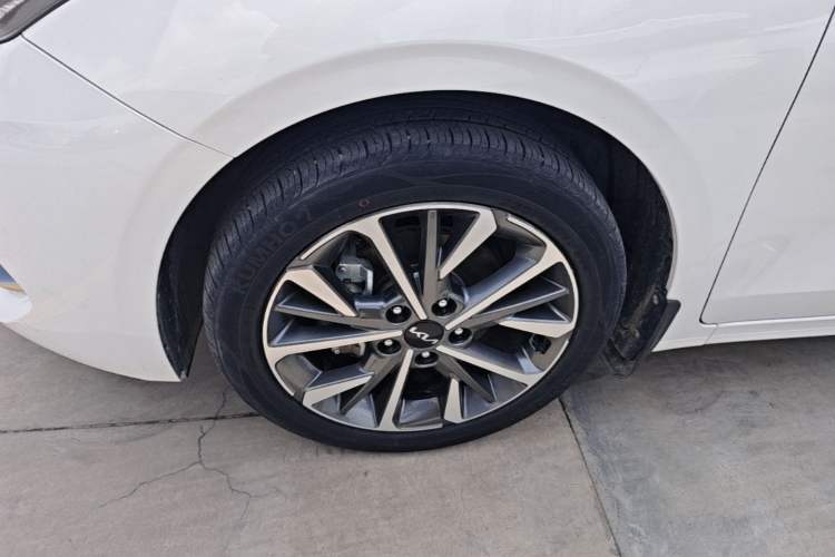 Used Kia K3 2021 Revised 1.5L CVT Fashion Edition Exterior 4
