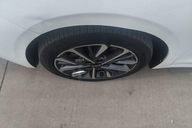 Used Kia K3 2021 Revised 1.5L CVT Fashion Edition Exterior 4