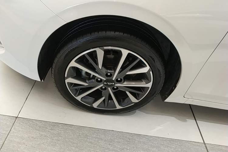 Used Kia K3 2021 Revised 1.5L CVT Fashion Edition Exterior 4