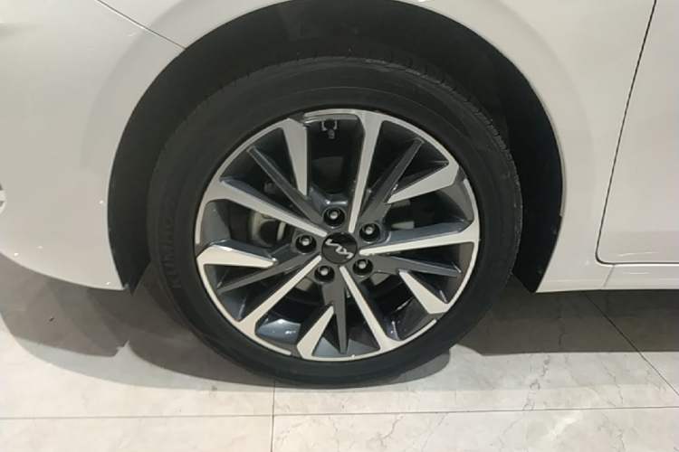 Used Kia K3 2021 Revised 1.5L CVT Fashion Edition Exterior 4