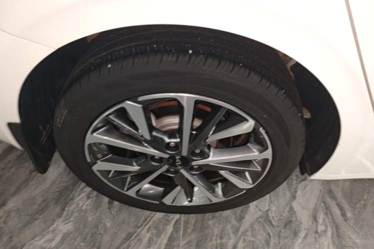 Used Kia K3 2021 Revised 1.5L CVT Fashion Edition Exterior 5