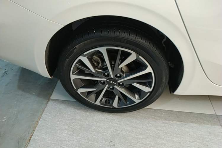 Used Kia K3 2021 Revised 1.5L CVT Fashion Edition Exterior 5