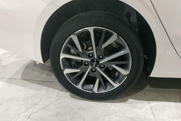 Used Kia K3 2021 Revised 1.5L CVT Fashion Edition Exterior 5