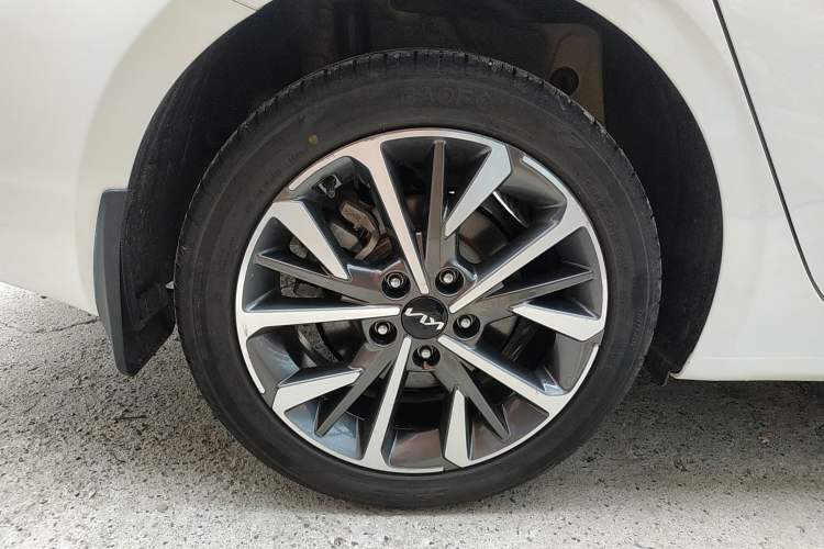 Used Kia K3 2021 Revised 1.5L CVT Fashion Edition Exterior 8