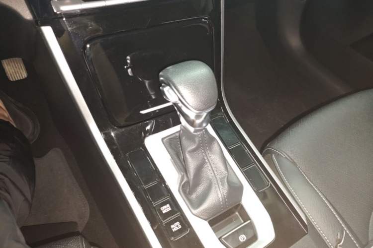 Used Kia K3 2021 Revised 1.5L CVT Fashion Edition Gear Lever