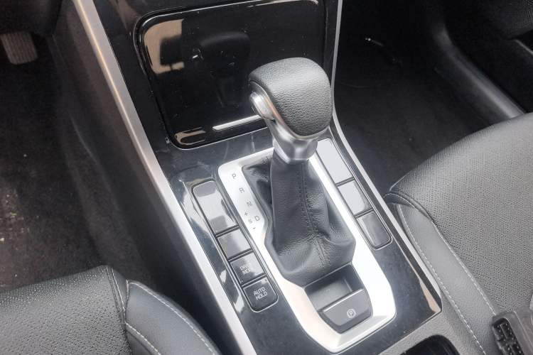 Used Kia K3 2021 Revised 1.5L CVT Fashion Edition Gear Lever