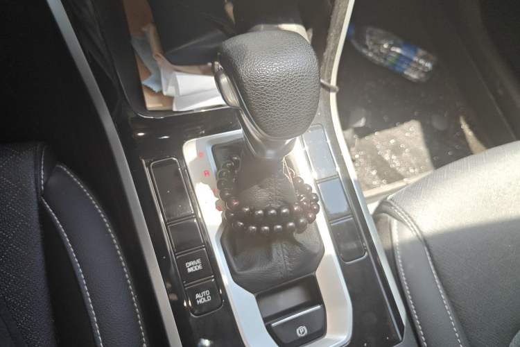 Used Kia K3 2021 Revised 1.5L CVT Fashion Edition Gear Lever