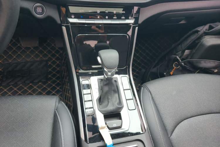 Used Kia K3 2021 Revised 1.5L CVT Fashion Edition Gear Lever