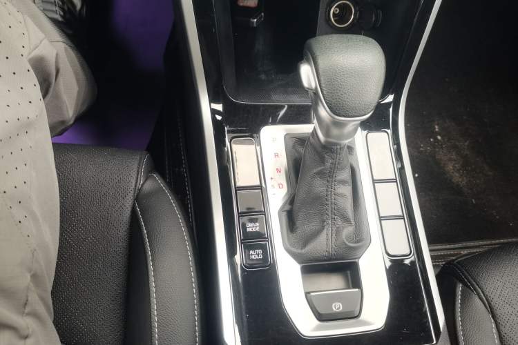 Used Kia K3 2021 Revised 1.5L CVT Fashion Edition Gear Lever