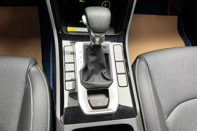 Used Kia K3 2021 Revised 1.5L CVT Fashion Edition Gear Lever