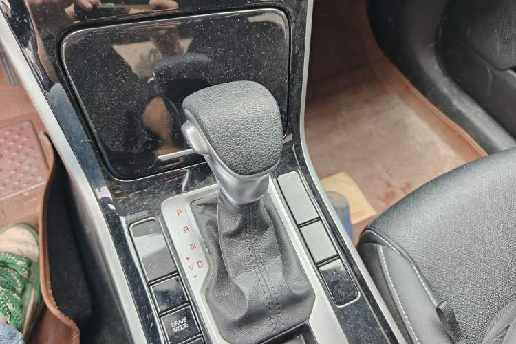 Used Kia K3 2021 Revised 1.5L CVT Fashion Edition Gear Lever