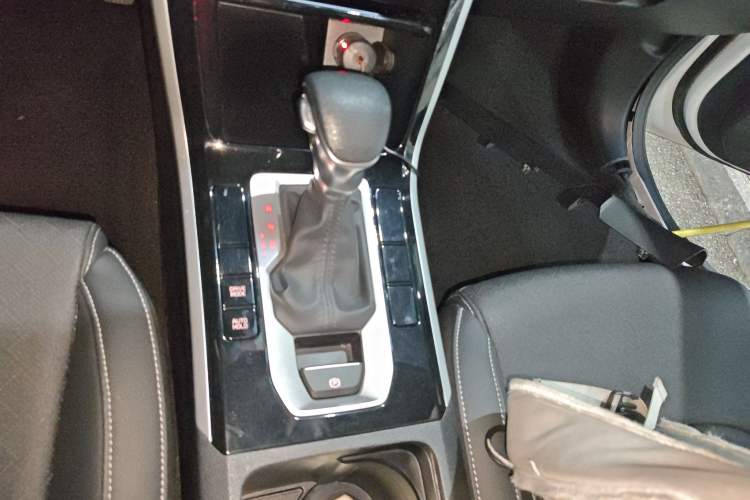 Used Kia K3 2021 Revised 1.5L CVT Fashion Edition Gear Lever
