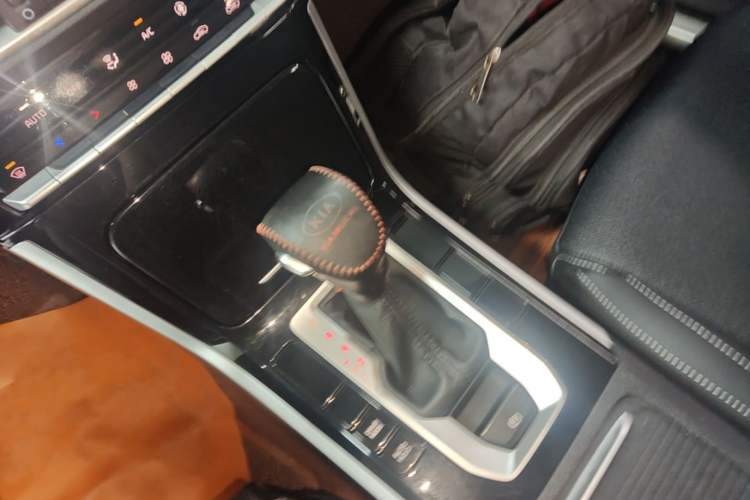 Used Kia K3 2021 Revised 1.5L CVT Fashion Edition Gear Lever