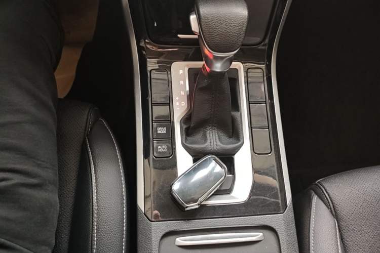 Used Kia K3 2021 Revised 1.5L CVT Fashion Edition Gear Lever