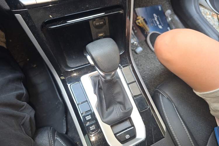 Used Kia K3 2021 Revised 1.5L CVT Fashion Edition Gear Lever