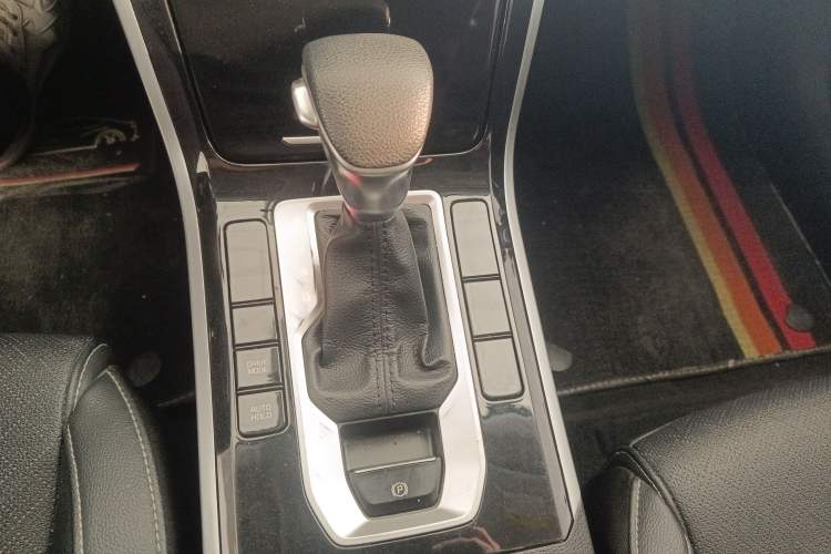 Used Kia K3 2021 Revised 1.5L CVT Fashion Edition Gear Lever