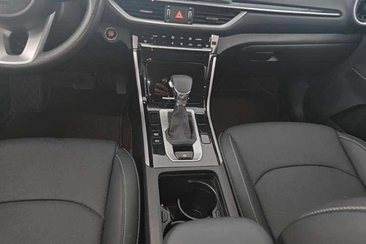 Used Kia K3 2021 Revised 1.5L CVT Fashion Edition Gear Lever