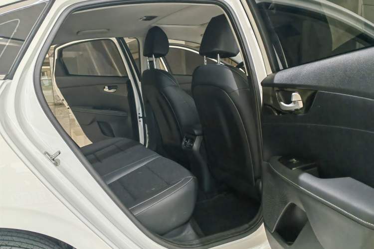 Used Kia K3 2021 Revised 1.5L CVT Fashion Edition Interior 10