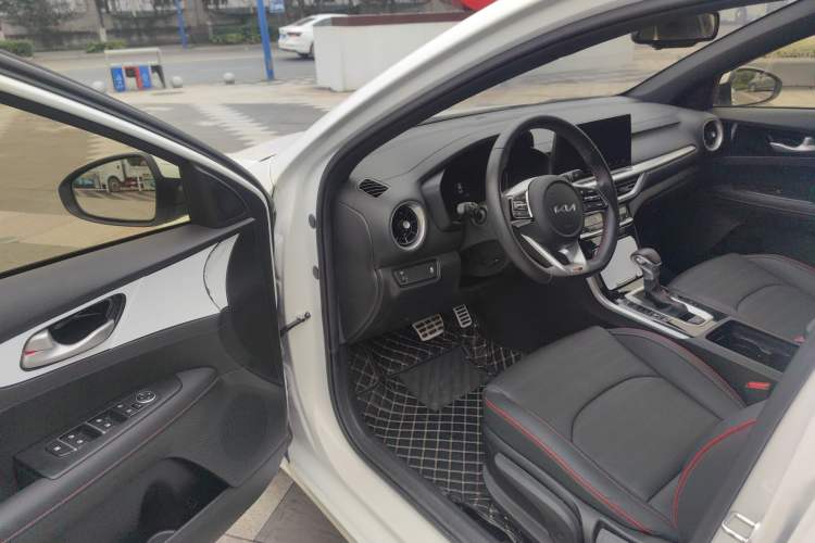 Used Kia K3 2021 1.4T DCT GT-Line Struggle Connected Edition Interior 2