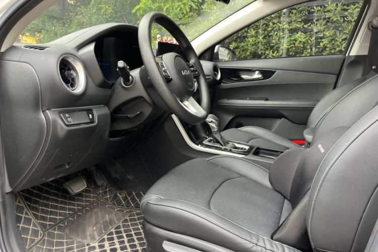 Used Kia K3 2021 Revised 1.5L CVT Fashion Edition Interior 3
