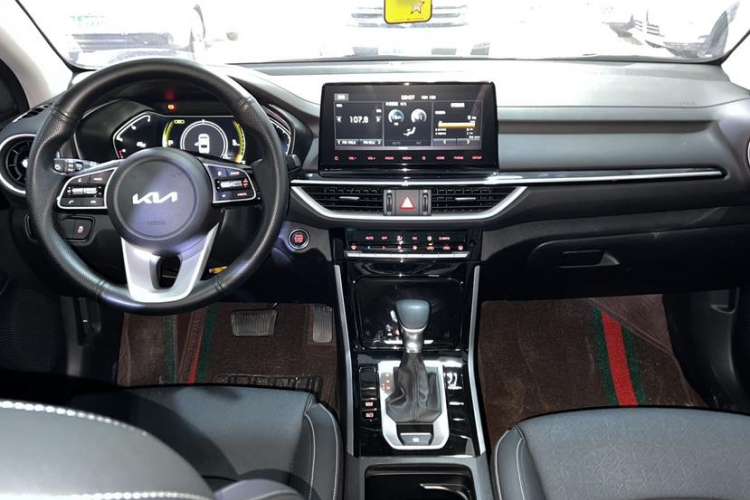 Used Kia K3 2021 Revised 1.5L CVT Fashion Edition Interior 4