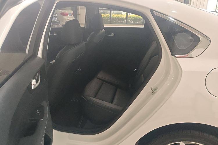 Used Kia K3 2021 Revised 1.5L CVT Fashion Edition Interior 4