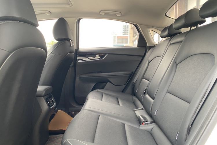 Used Kia K3 2021 Revised 1.5L CVT Fashion Edition Interior 4