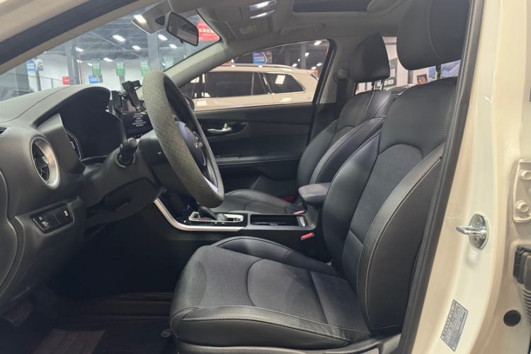 Used Kia K3 2021 Revised 1.5L CVT Fashion Edition Interior 4