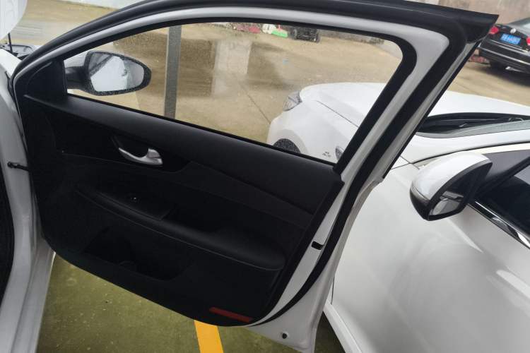 Used Kia K3 2021 1.5L CVT Fashion Edition Interior 5