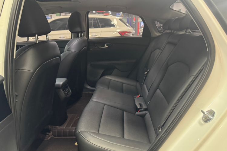 Used Kia K3 2021 Revised 1.5L CVT Fashion Edition Interior 5