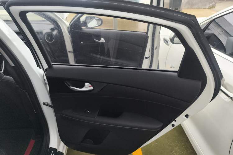 Used Kia K3 2021 1.5L CVT Fashion Edition Interior 6