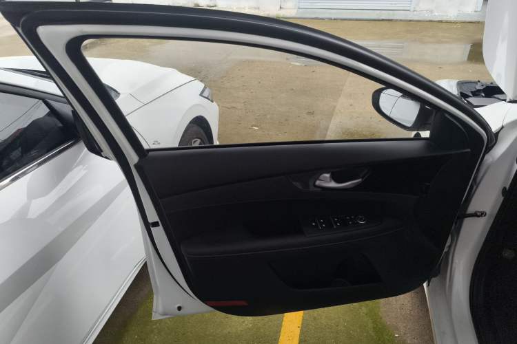 Used Kia K3 2021 1.5L CVT Fashion Edition Interior 7