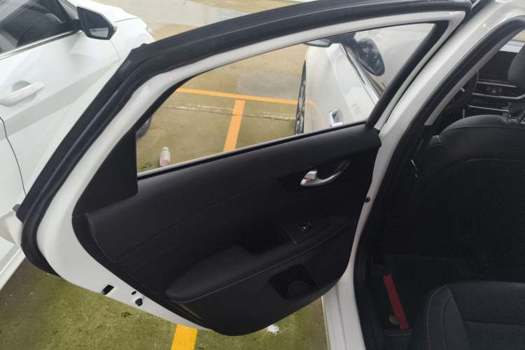 Used Kia K3 2021 1.5L CVT Fashion Edition Interior 8