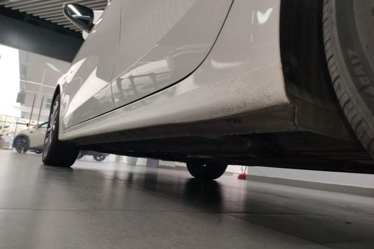 Used Kia K3 2021 Revised 1.5L CVT Fashion Edition Left Side Sill