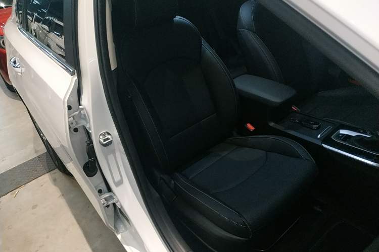 Used Kia K3 2021 Revised 1.5L CVT Fashion Edition Right Front Seat