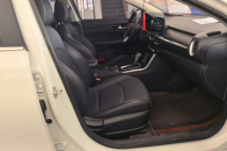 Used Kia K3 2021 Revised 1.5L CVT Youth Edition Right Front Seat