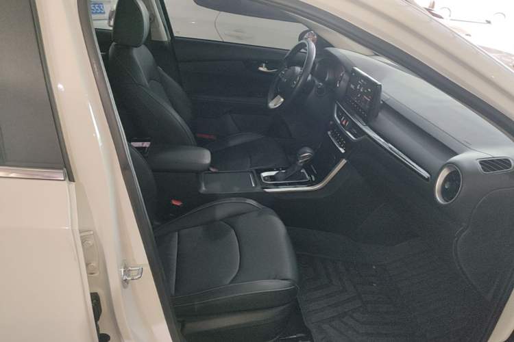 Used Kia K3 2021 Revised 1.5L CVT Fashion Edition Right Front Seat